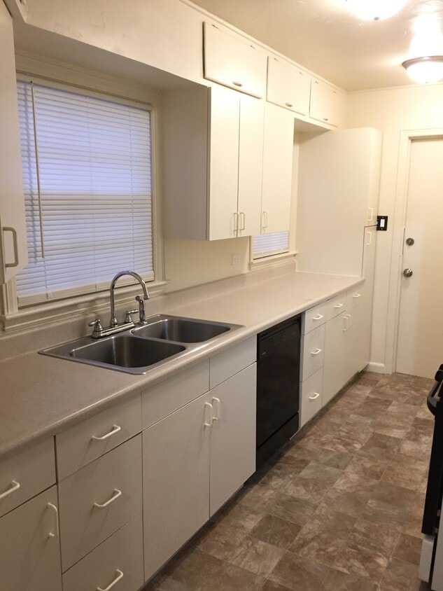Primary Photo - 1204 W 13th St