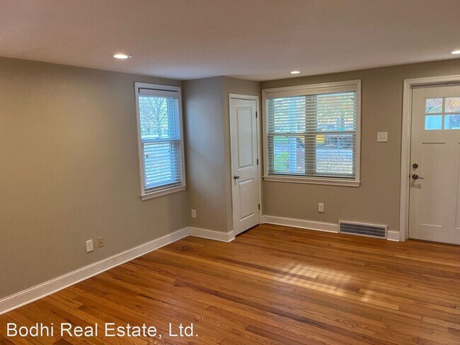 Building Photo - 3 br, 2 bath House - Updated 3 bedroom/ 2 ...