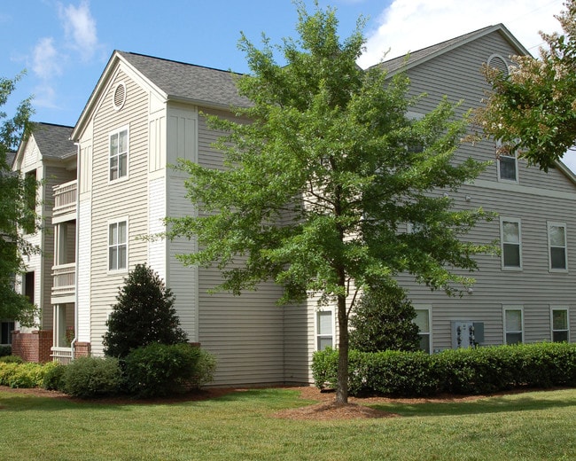 Building Photo - Dobbins Hill Apartment Homes