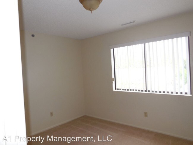 Building Photo - 1246 N Barzona Ave