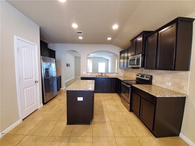 Building Photo - 18400 Catoctin Dr