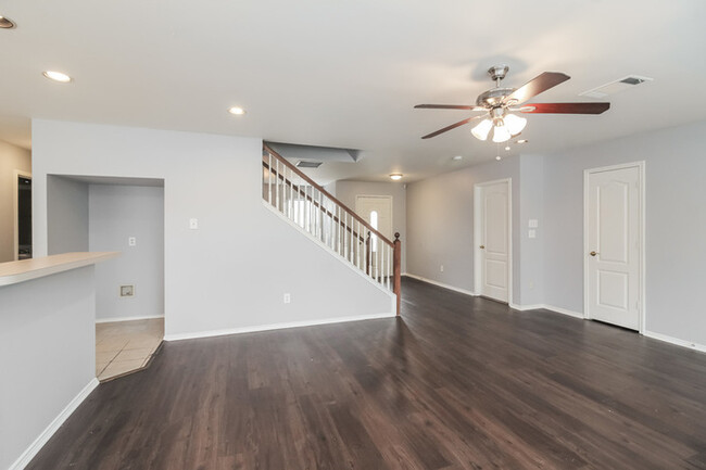 Foto del edificio - 1325 Forest Creek