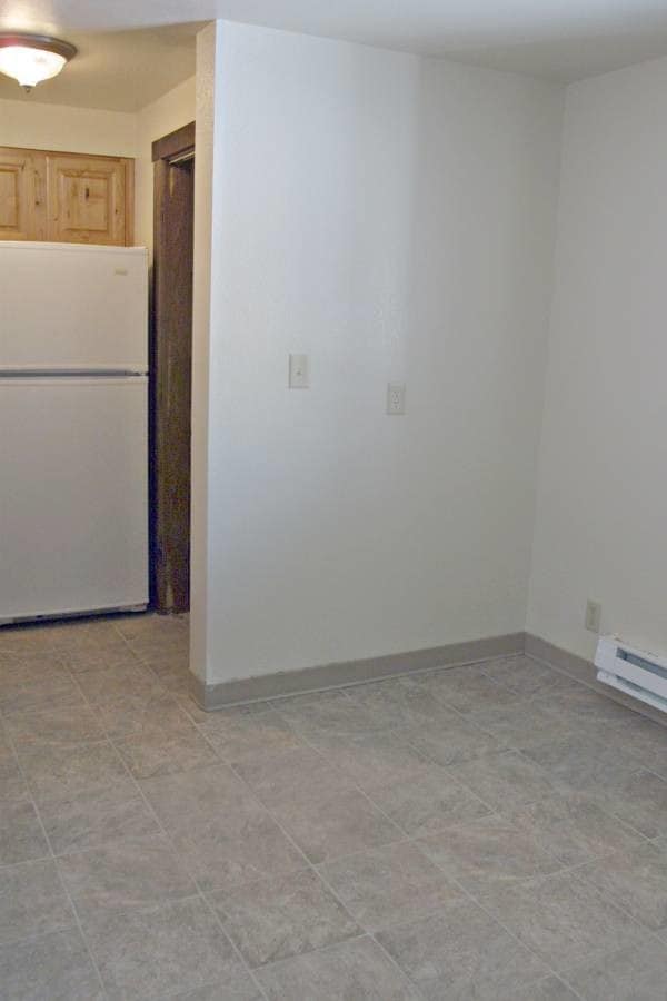 Dining area - 158 Adams St