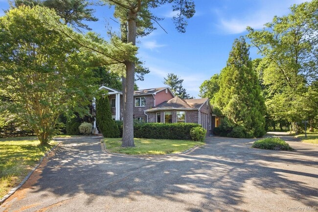 Photo - 1 Bridle Path Dr House