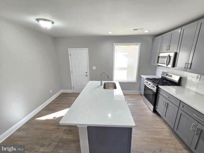 Foto del edificio - 3169 Ravenwood Ave