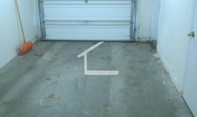 Building Photo - Charming 3 Bedroom-No Broker Fee