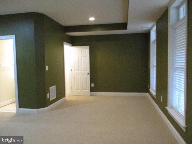 Building Photo - 3547 Goddard Way