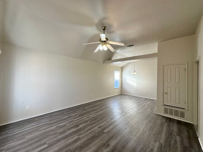 Foto del edificio - 5003 John David Dr