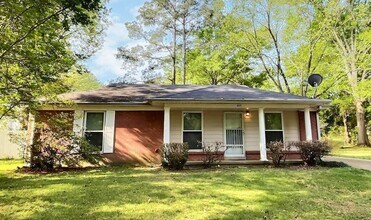 Building Photo - 495 Greenview Cove