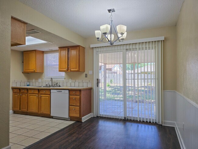 Building Photo - Wonderful home is Watauga 3/2/2