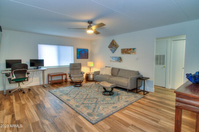 Foto del edificio - 4201 E Camelback Rd