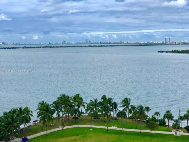 Foto del edificio - 1900 N Bayshore Dr