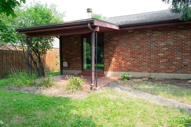 Foto del edificio - 3160 Honeysuckle Dr