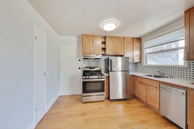 Foto del edificio - Renovated one bedroom on Lake Merritt. One...