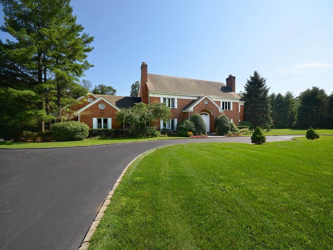 Building Photo - 10 High Meadow Ct