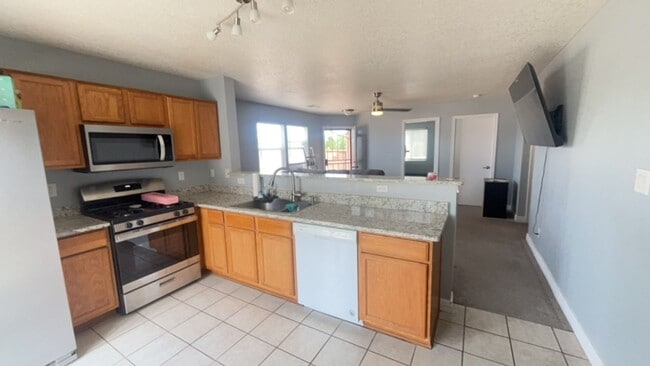 Foto del edificio - COMING SOON! Charming 2 Bedroom 2 Bathroom...