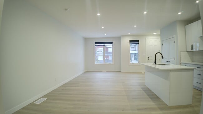 Photo du bâtiment - 10240-10157 157 St NW