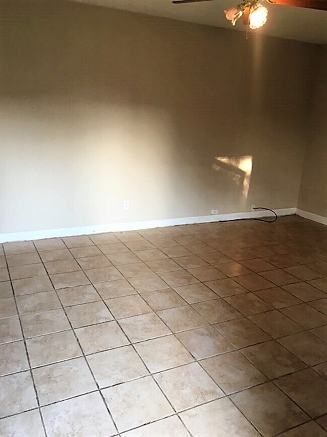 Building Photo - 207 Radburn