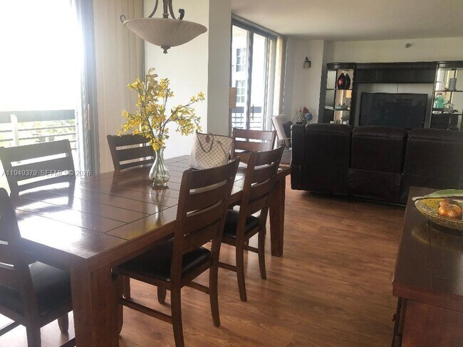 Foto del edificio - 3400 NE 192 St