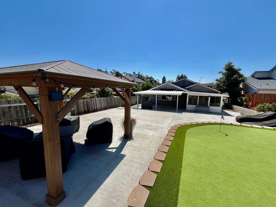 Primary Photo - Newly Remodeled 3B 2BA Home w/ Putting Gre...