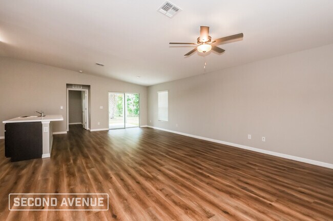 Foto del edificio - 5766 Baker Rd