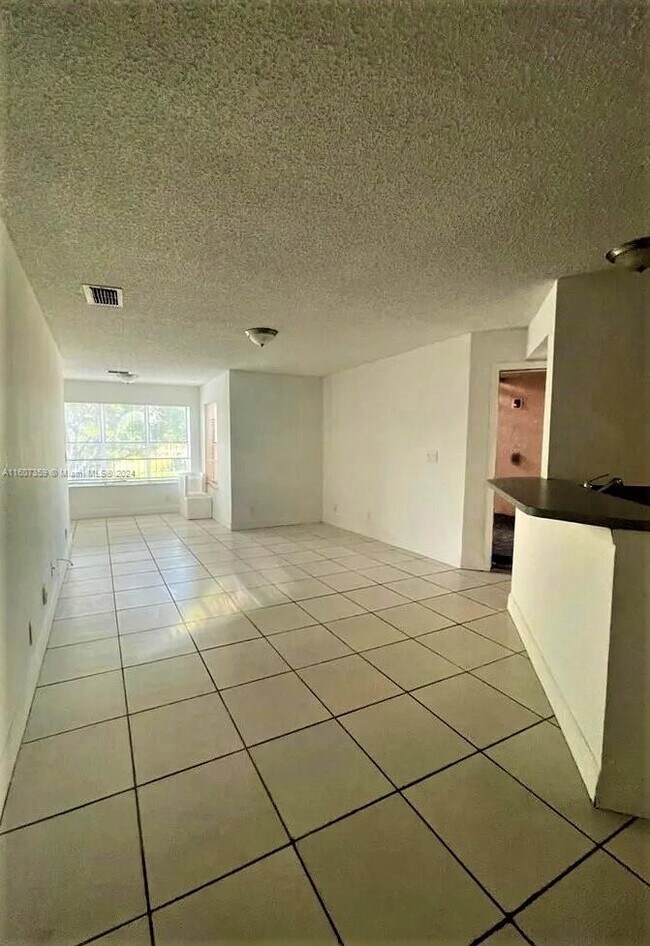 Building Photo - 3400 Pinewalk Dr N