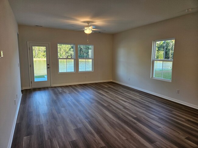 Building Photo - Brand new 3 bedroom, 2.5 bath Hampstead ho...