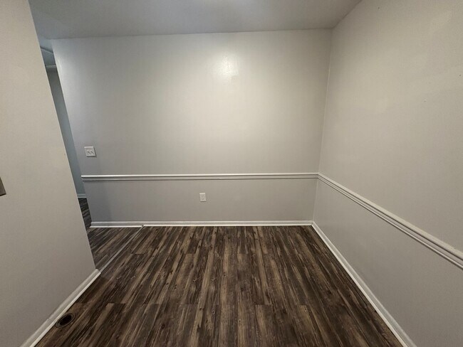 Foto del edificio - 406 Russell Pkwy