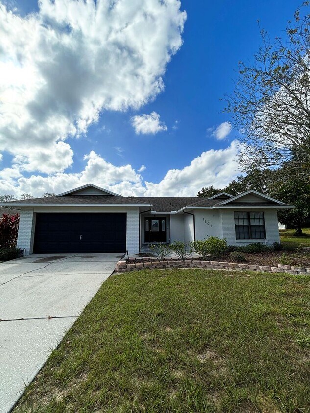 Primary Photo - Gorgeous Spacious 3-Bedroom, 2-Bathroom Home