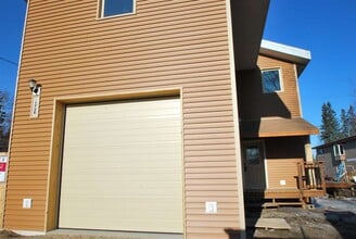 Building Photo - 1738 Alaska Way