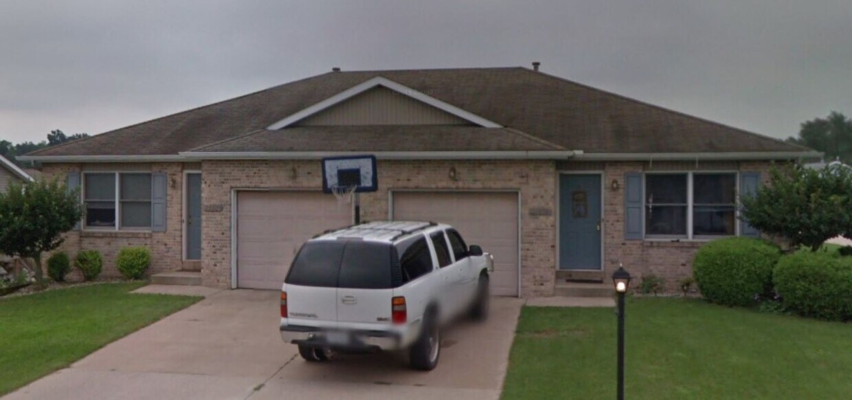 997 Spring Crossing Dr Unit 997A, Middlebury, IN 46540 Room for Rent