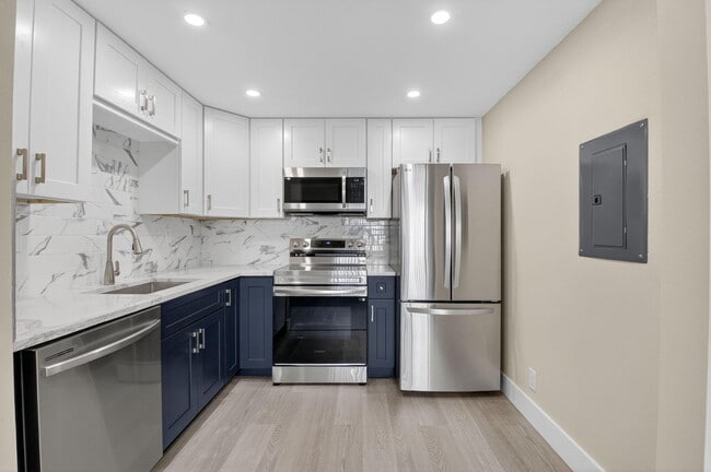 Building Photo - 538 Normandy Ln