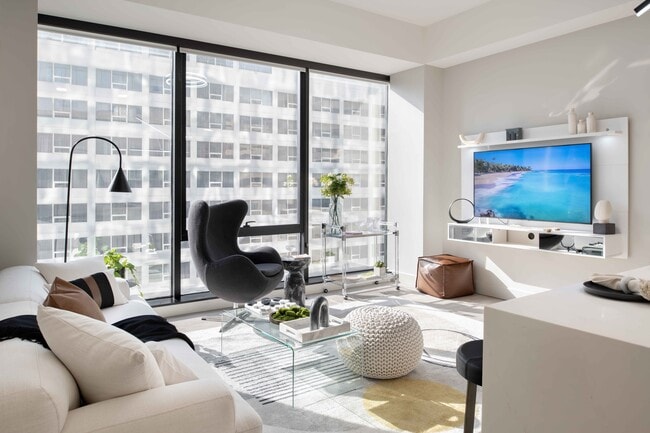 One Bedroom Family Room - 220 Meridian