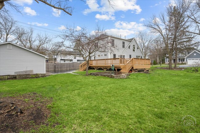 Building Photo - 828 W Hillside St