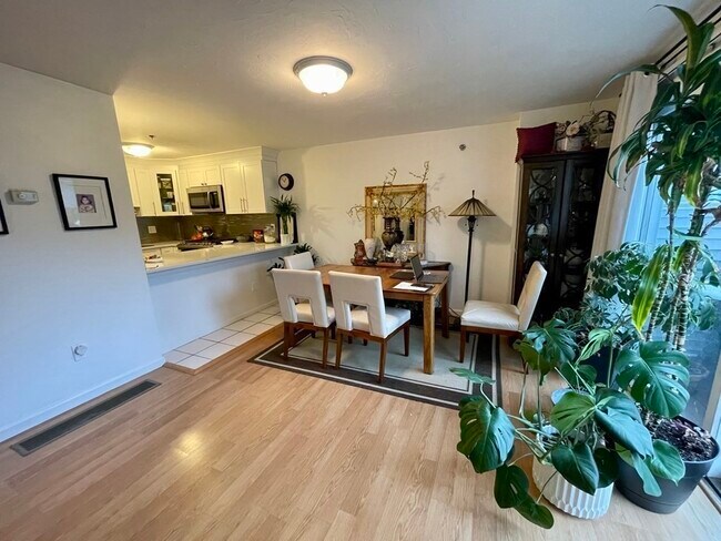 Foto del edificio - 360 Littleton Rd