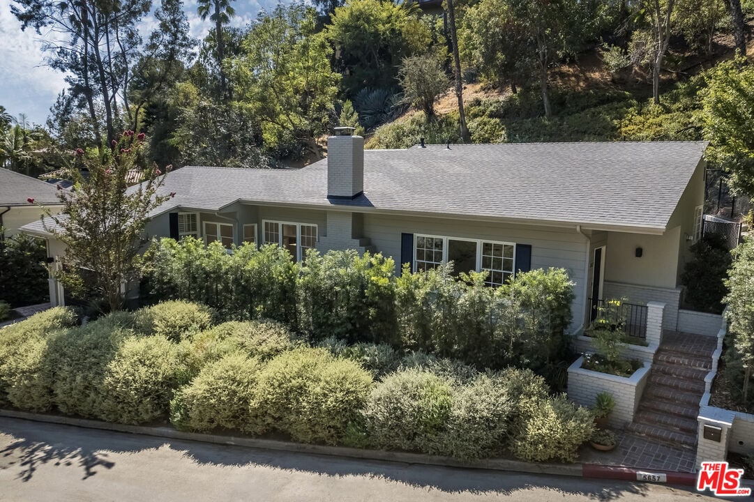 Primary Photo - 5657 Valley Oak Dr