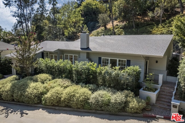 Foto del edificio - 5657 Valley Oak Dr