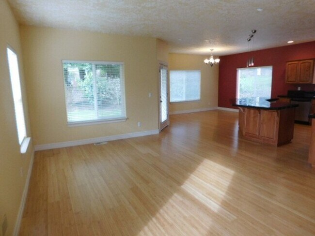 Building Photo - 3Bd/2.5Ba Two Story House - Available to V...