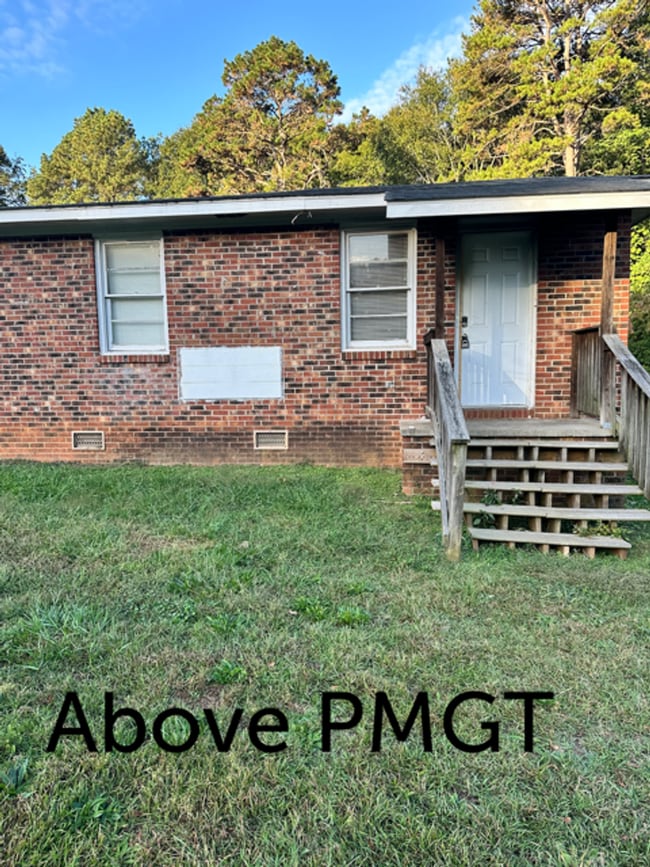 Building Photo - 2 Bedroom Duplex