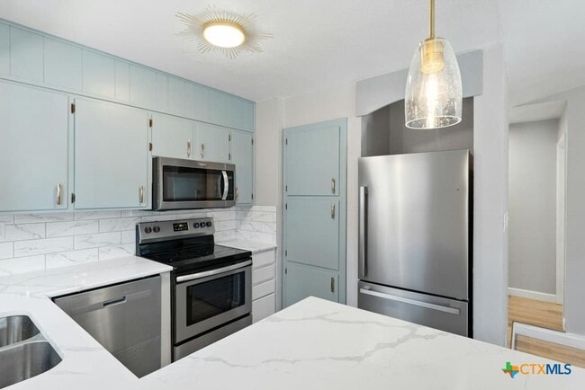 Foto del edificio - 2202 Spicewood Dr