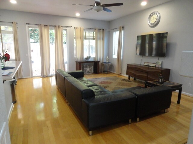 Foto del edificio - 2199 Carol Ann Dr