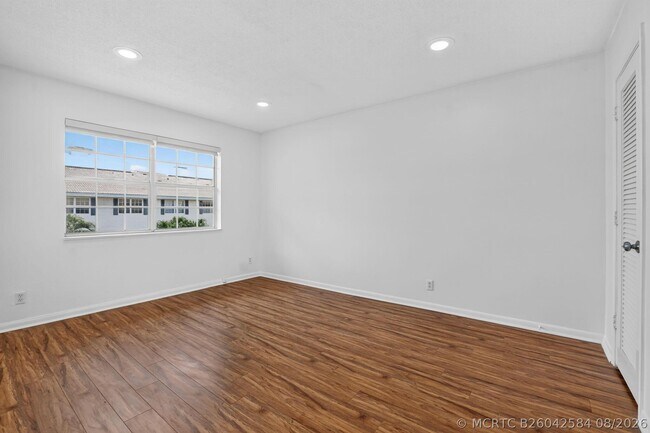 Foto del edificio - 298 SW 6th St