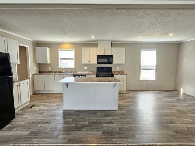 Building Photo - 299 Tamarack