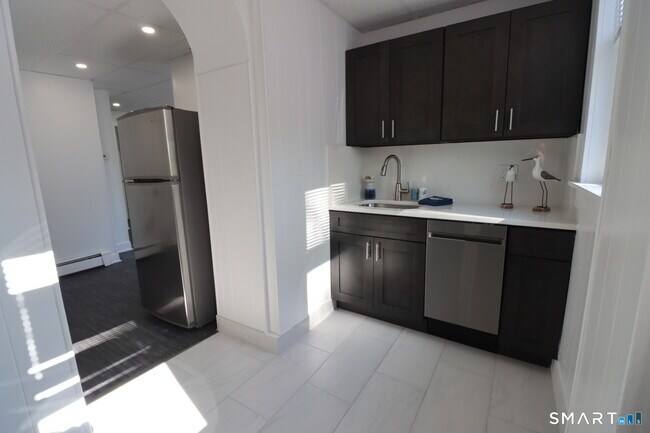 Building Photo - 156 Garfield Ave