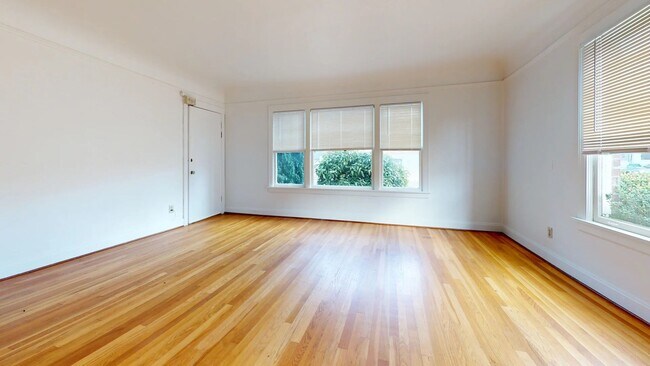 Interior Photo - Oregonian
