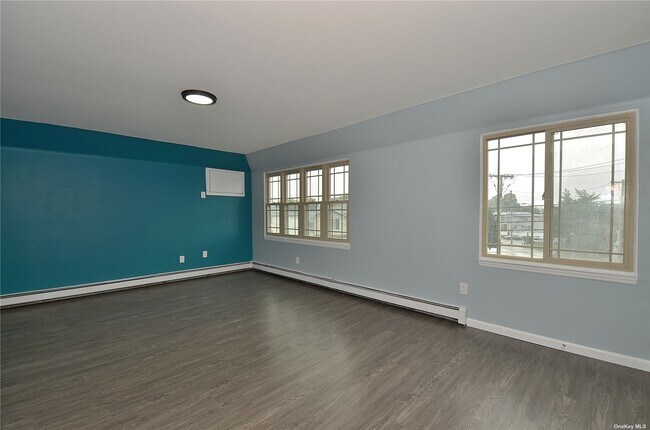 Building Photo - 177-47 Meadow Rd