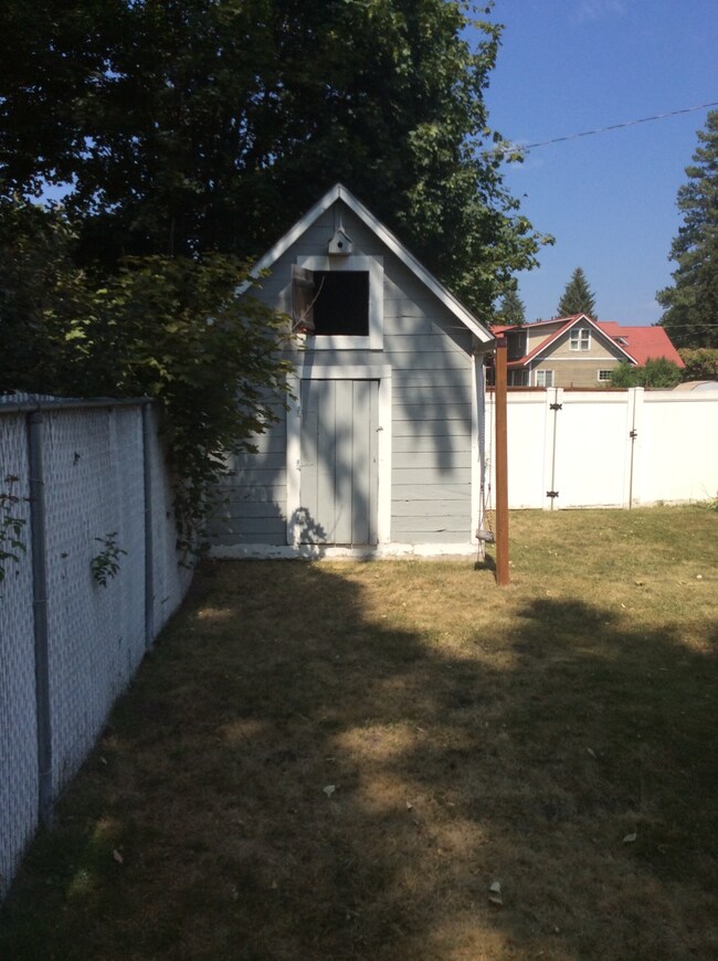 Building Photo - 506 W Clay Ave