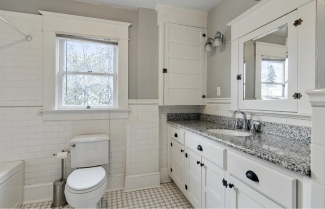 Building Photo - Rare Home Near OSU Campus!