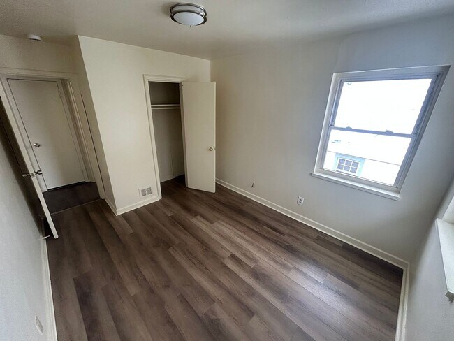 Foto del edificio - 2616 Newport Ave