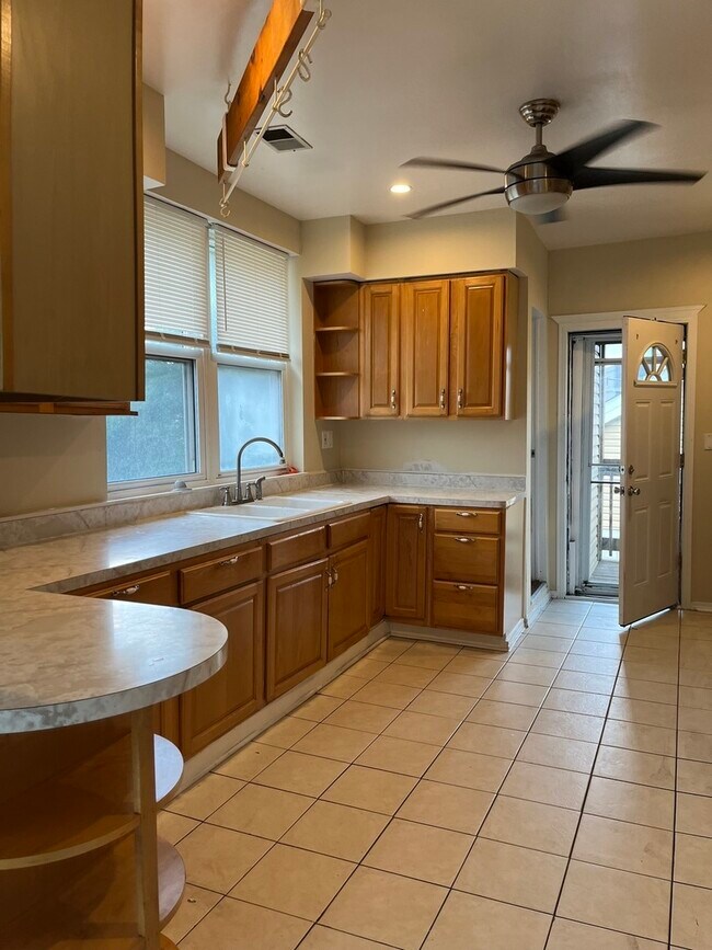 Foto del edificio - 2567 S Emerald Ave